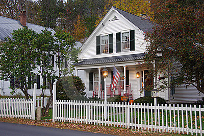 house-white-picket-fence-7440919